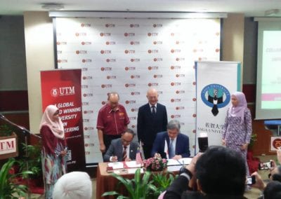 Collaborative Research Agreement (CRA) Signing and Exchange between Prof. Dr. Wahid Omar, Vice-Chancellor of UTM and Prof. Dr. Noriyoshi Teramoto, Vice-President of Saga University